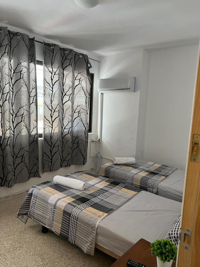 Pension La Parada อาลิกันเต ภายนอก รูปภาพ